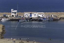 Image du Maroc Professionnelle de  Le port de pêche d'Asilah, ville au nord-ouest du Maroc à 40 km au sud de Tanger, ancienne fortification Portugaise  construite XVIe siècle , Dimanche 9 Septembre 2001. (Photo / Abdeljalil Bounhar)





 